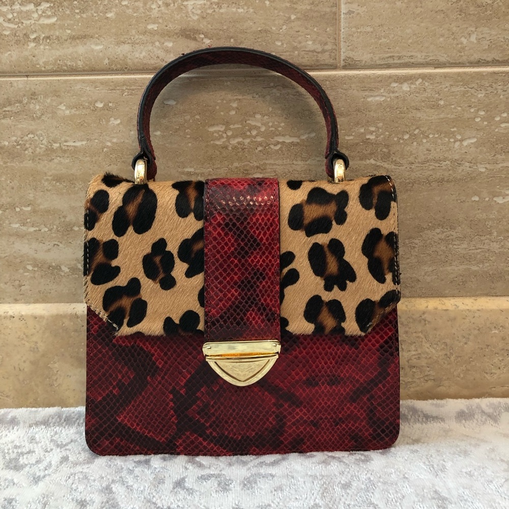 Elegant Snakeprint Handbag